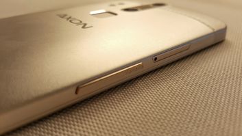 ZTE Axon Elite