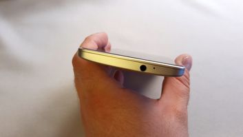 ZTE Axon Elite