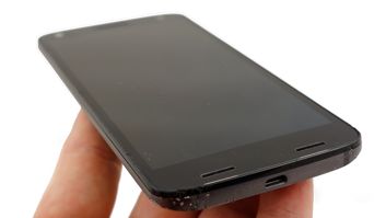 Moto X Force po przejściach. Ekran - jak widać - cały