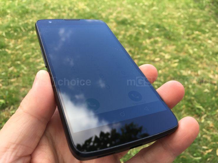 Ekran z powodzeniem może zastąpić lusterko...