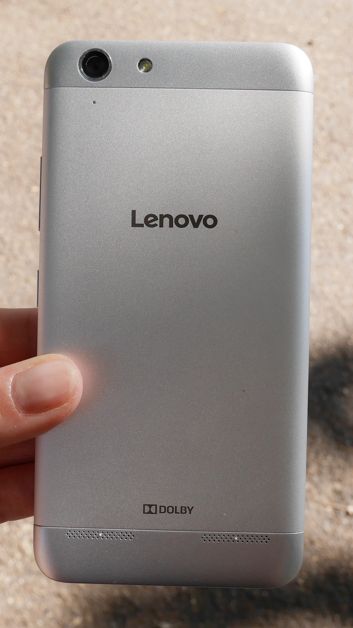 Smartfon z frontu i z tyłu Smartfon z frontu i z tyłu