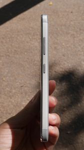 Elementy na krawędziach smartfonu Elementy na krawędziach smartfonu