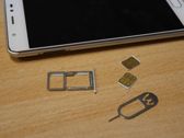 Tacka na kartę microSD i kartę (karty) SIM i microSD