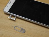 Tacka na kartę microSD i kartę (karty) SIM i microSD