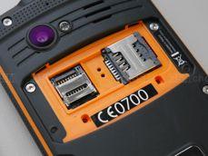 Gniazdo na karty SIM i microSD Gniazdo na karty SIM i microSD