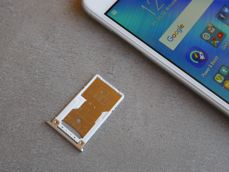 Rozwiązanie hybrydowe kart SIM i microSD