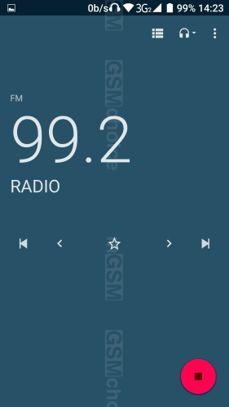 Aplikacje fabryczne: Galeria, Muzyka, Radio, Dyktafon