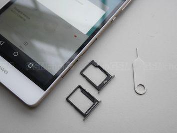 Gniazda na karty SIM i microSD