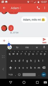 Aplikacja wiadomości i klawiatura systemowa