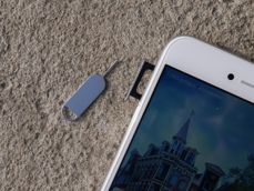 Tacka na karty SIM i microSD