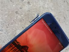 Tacka na karty SIM/microSD