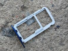 Tacka na karty SIM/microSD