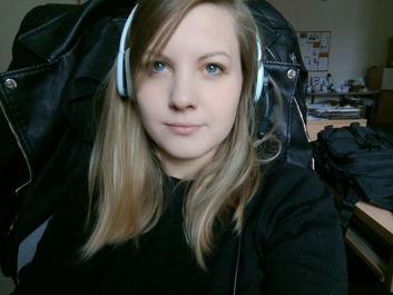 Selfiki - zdjęcie standardowe i w trybie upiększenia