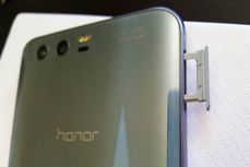 Szuflada kart w Honor 9