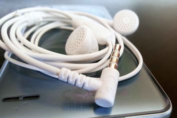 Słuchawki dołączone do Q6 są raczej słabe... Słuchawki dołączone do Q6 są raczej słabe...