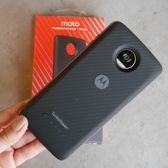 Moto Z2 Play wraz z testowanymi modułami