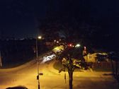 Porównanie ujęć z obu aparatów, w tym z lampą i bez