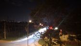 Porównanie ujęć z obu aparatów, w tym z lampą i bez