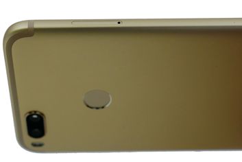 Gniazdo kart w Xiaomi Mi A1