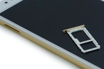 Gniazdo kart w Xiaomi Mi A1