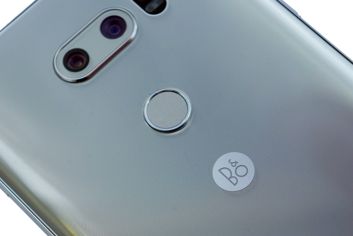 LG V30