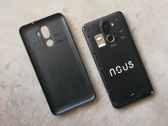 Wnętrze telefonu i gniazda na karty SIM/microSD