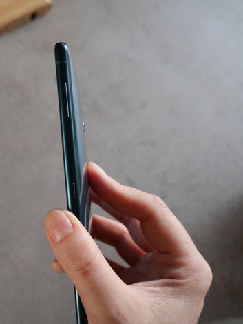 Umiejscowienie skanera linii papilarnych nie jest najlepsze