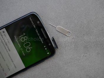 Gniazda na karty nanoSIM i microSD
