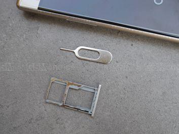 Montaż kart SIM/microSD