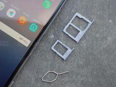 Gniazda na karty SIM i microSD