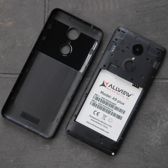 Wnętrze smartfonu | Bateria i sloty na karty SIM i microSD