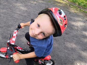 Po lewej - zdjęcia w trybie auto | Po prawej - zdjęcia ze wsparciem AI