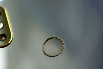 Dioda powiadomień i czytnik papilarny