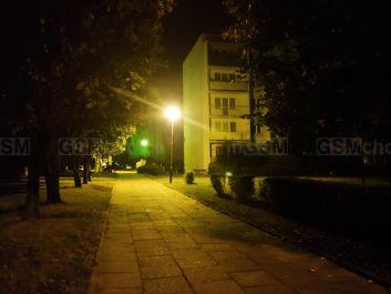 Zdjęcia nocne w trybie auto i z wykorzystaniem funkcji Super Bright