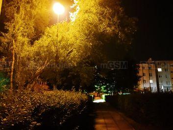 Zdjęcia nocne w trybie auto i z wykorzystaniem funkcji Super Bright
