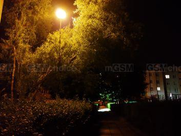 Zdjęcia nocne w trybie auto i z wykorzystaniem funkcji Super Bright