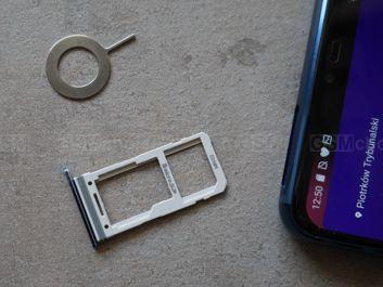 Tacka na kartę nanoSIM i microSD Tacka na kartę nanoSIM i microSD