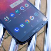 Ekran i frontowy panel smartfonu