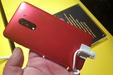 Trzy kolory standardowego Pocophone F1