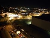 Zdjęcia nocne w trybie auto (górny rząd) i w trybie nocnym (dolny rząd)
