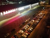 Zdjęcia nocne w trybie auto (górny rząd) i w trybie nocnym (dolny rząd)
