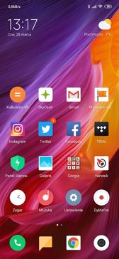 Ekran główny, jego opcje i folder aplikacji fabrycznych