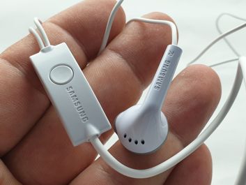 Słuchawki fabryczne Słuchawki fabryczne