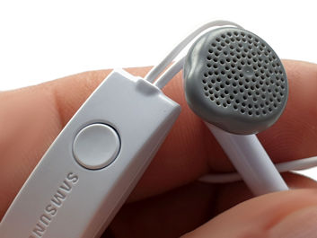 Słuchawki fabryczne Słuchawki fabryczne