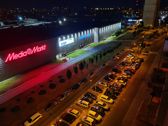 Porównanie zdjęć w trybie automatycznym i nocnym