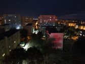 Porównanie zdjęć w trybie automatycznym i nocnym