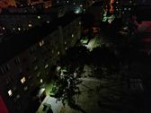 Porównanie zdjęć w nocy w trybie automatycznym i nocnym