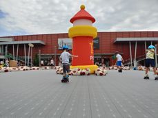 Porównanie zdjęć z poszczególnych aparatów: standardowy, szeroki kąt i teleobiektyw