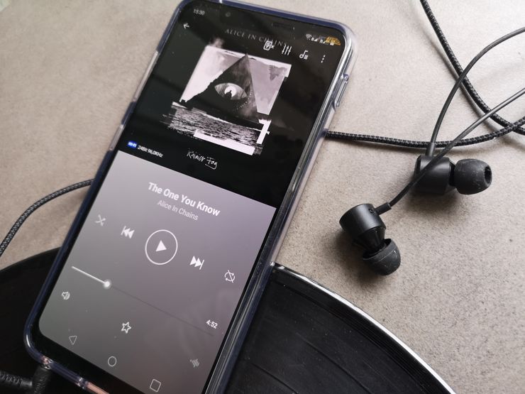 LG G8s radzi sobie bardzo dobrze w zakresie odtwarzania muzyki, choć brakuje tu Hi-Fi DAC 