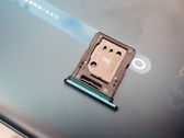 Dwustronna szufladka kart - ale bez miejsca na microSD